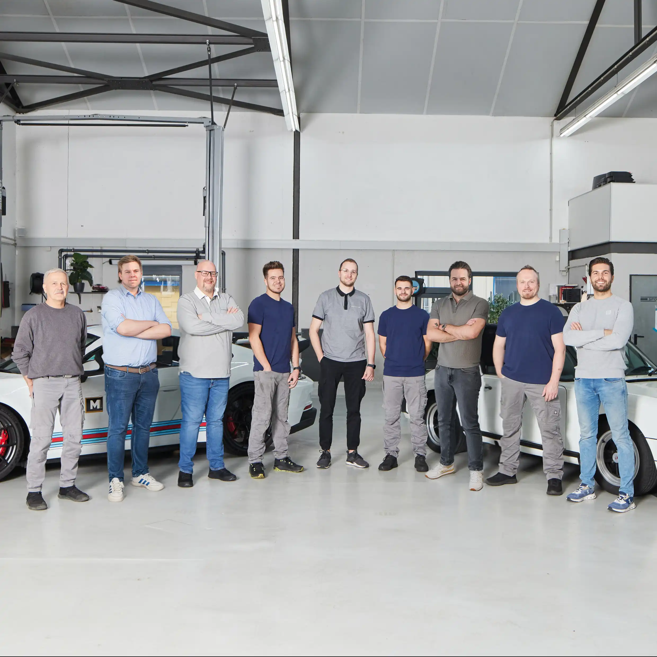 Gruppenfoto des Teams von Sportwagen Werk