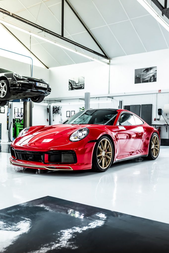 Porsche 992 Carrera S Techart rot Umbau Werkstatt