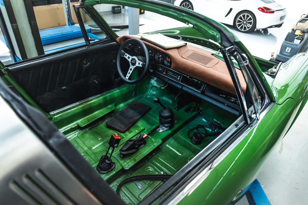 Porsche 911 Targa grün Rohkarrosse