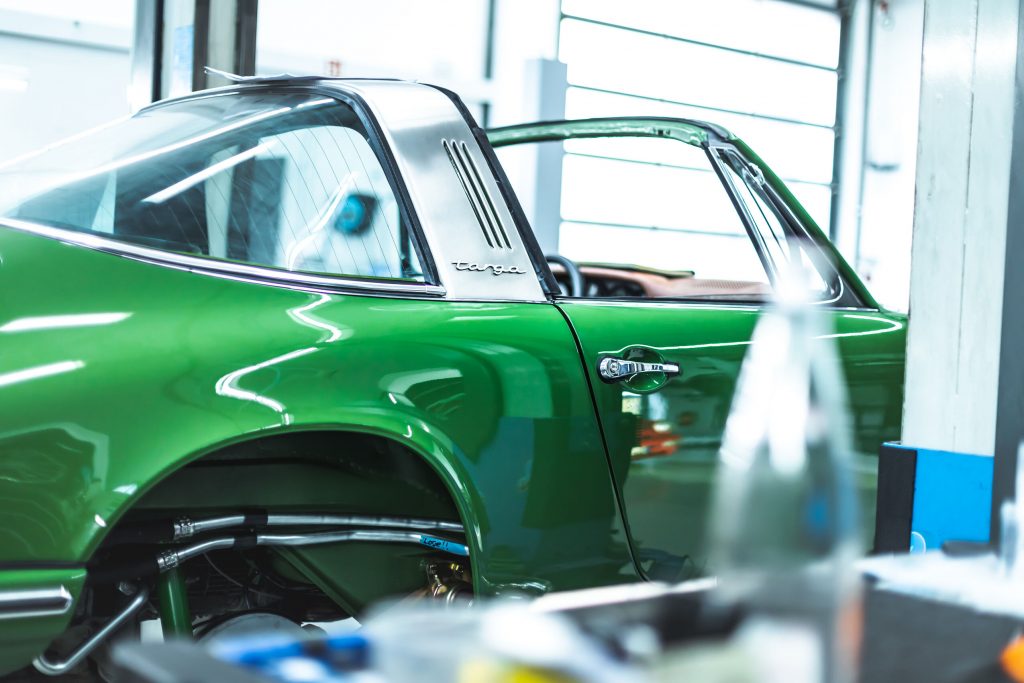 Porsche 911 Targa grün Grundaufbau Rohkarrosse rechte Seite