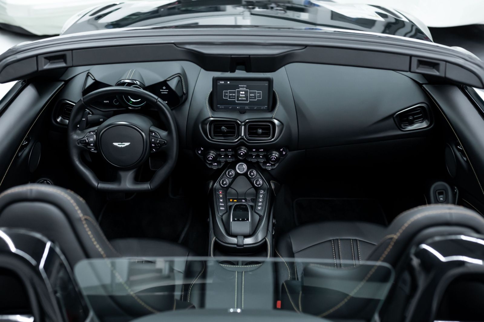 Fahrzeugabbildung Aston Martin V8 Vantage Roadster I B&0 I 360° I 1. Hd I BRD