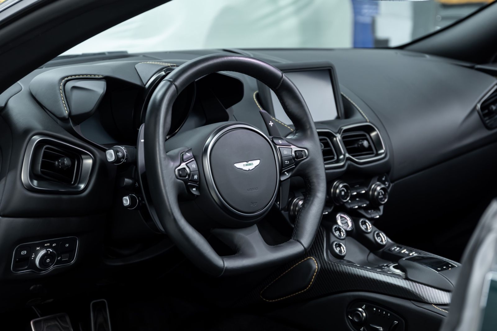 Fahrzeugabbildung Aston Martin V8 Vantage Roadster I B&0 I 360° I 1. Hd I BRD