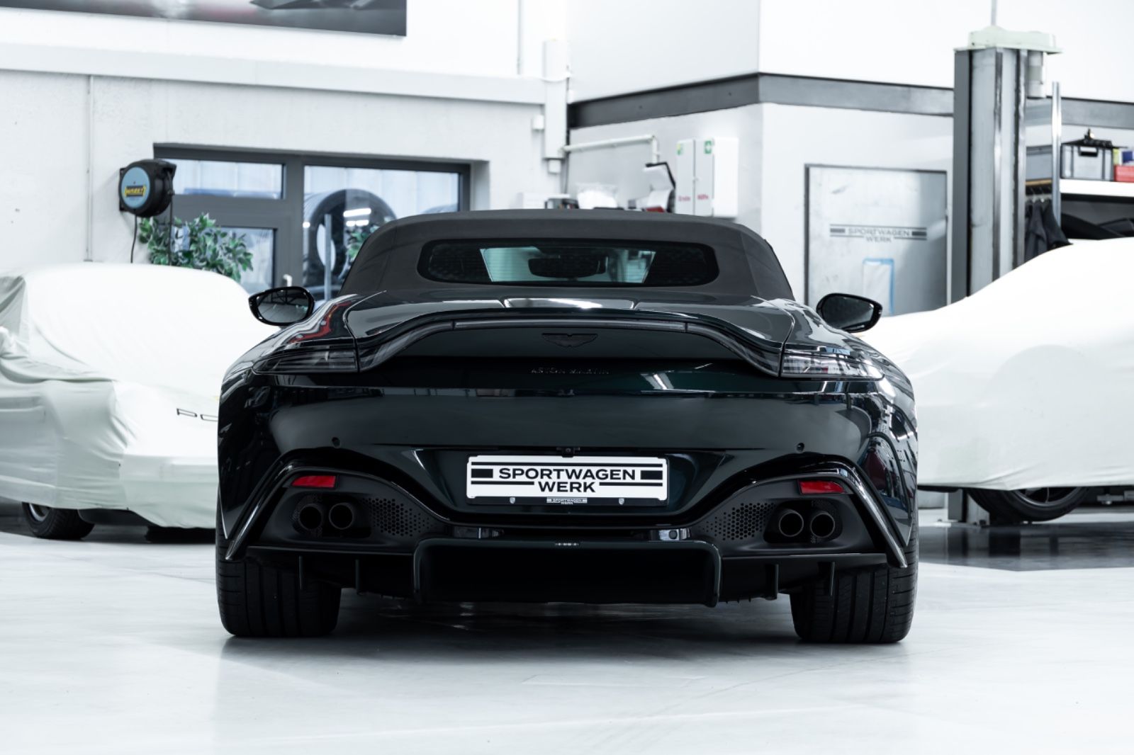 Fahrzeugabbildung Aston Martin V8 Vantage Roadster I B&0 I 360° I 1. Hd I BRD
