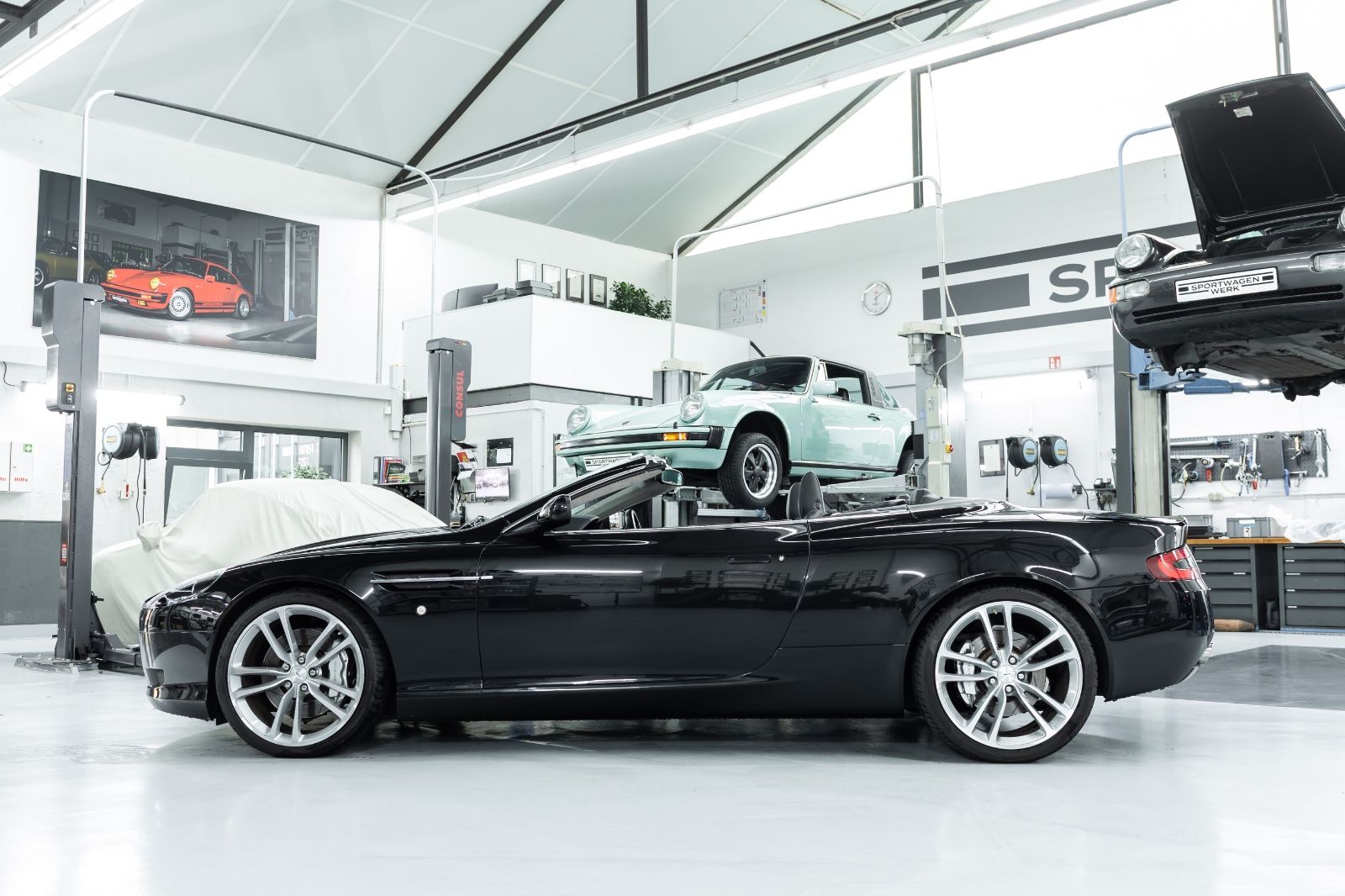 Fahrzeugabbildung Aston Martin DB9 Volante I 1. Hand  I Deutsches KFZ