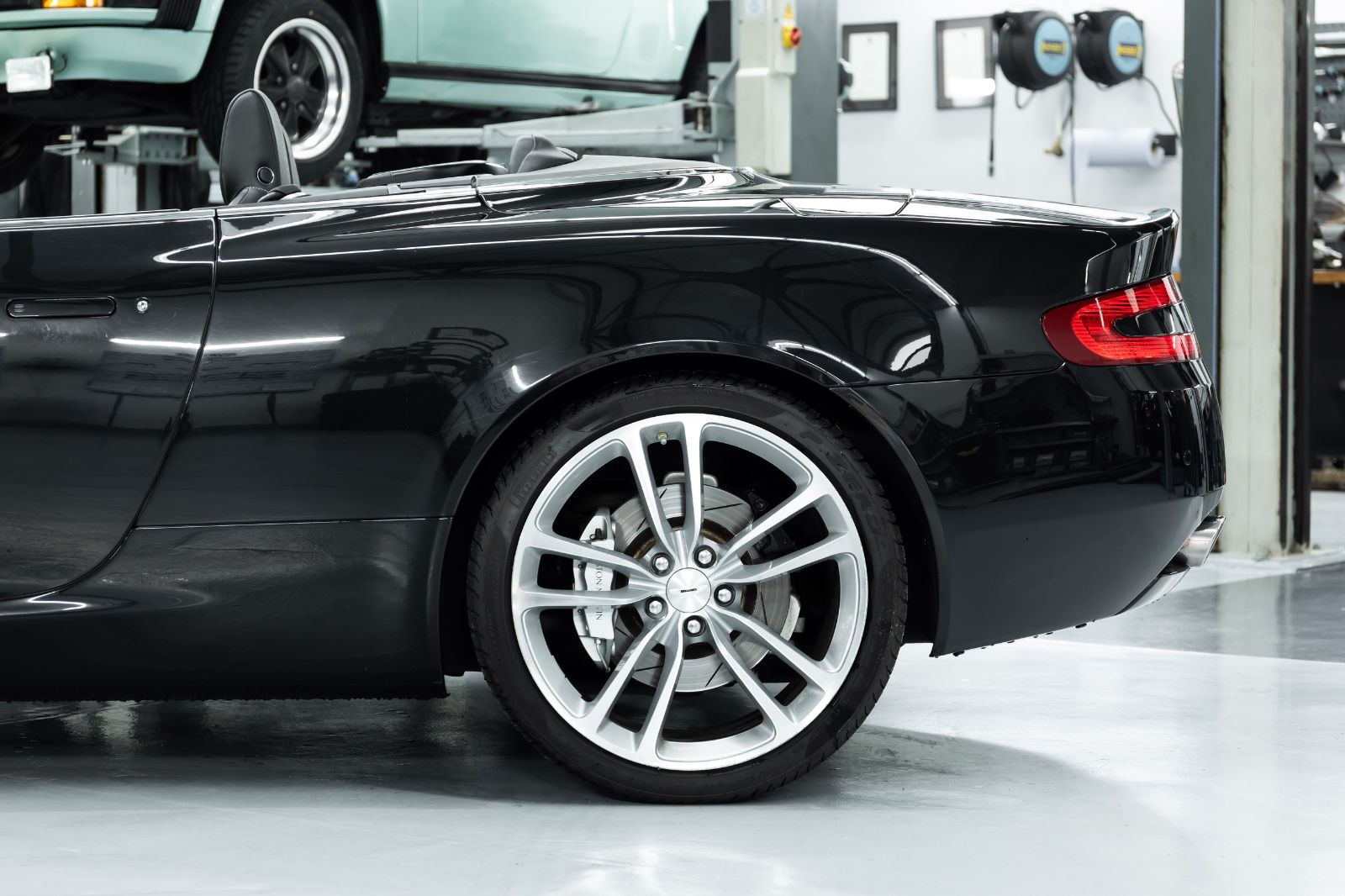 Fahrzeugabbildung Aston Martin DB9 Volante I 1. Hand  I Deutsches KFZ