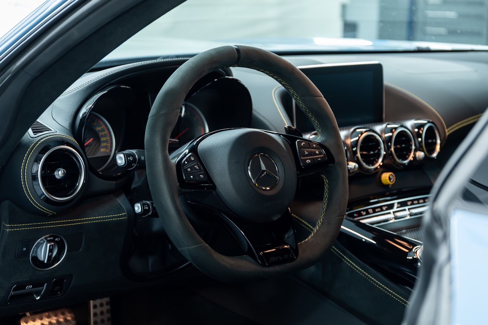 Fahrzeugabbildung Mercedes-Benz AMG GTR I  Burmester I Carbon I Titan I 1. Hand
