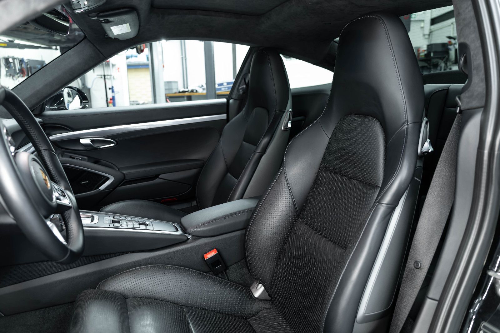 Fahrzeugabbildung Porsche 991 I 911 Carrera 4S I PDLS I 18-Wege I Bose