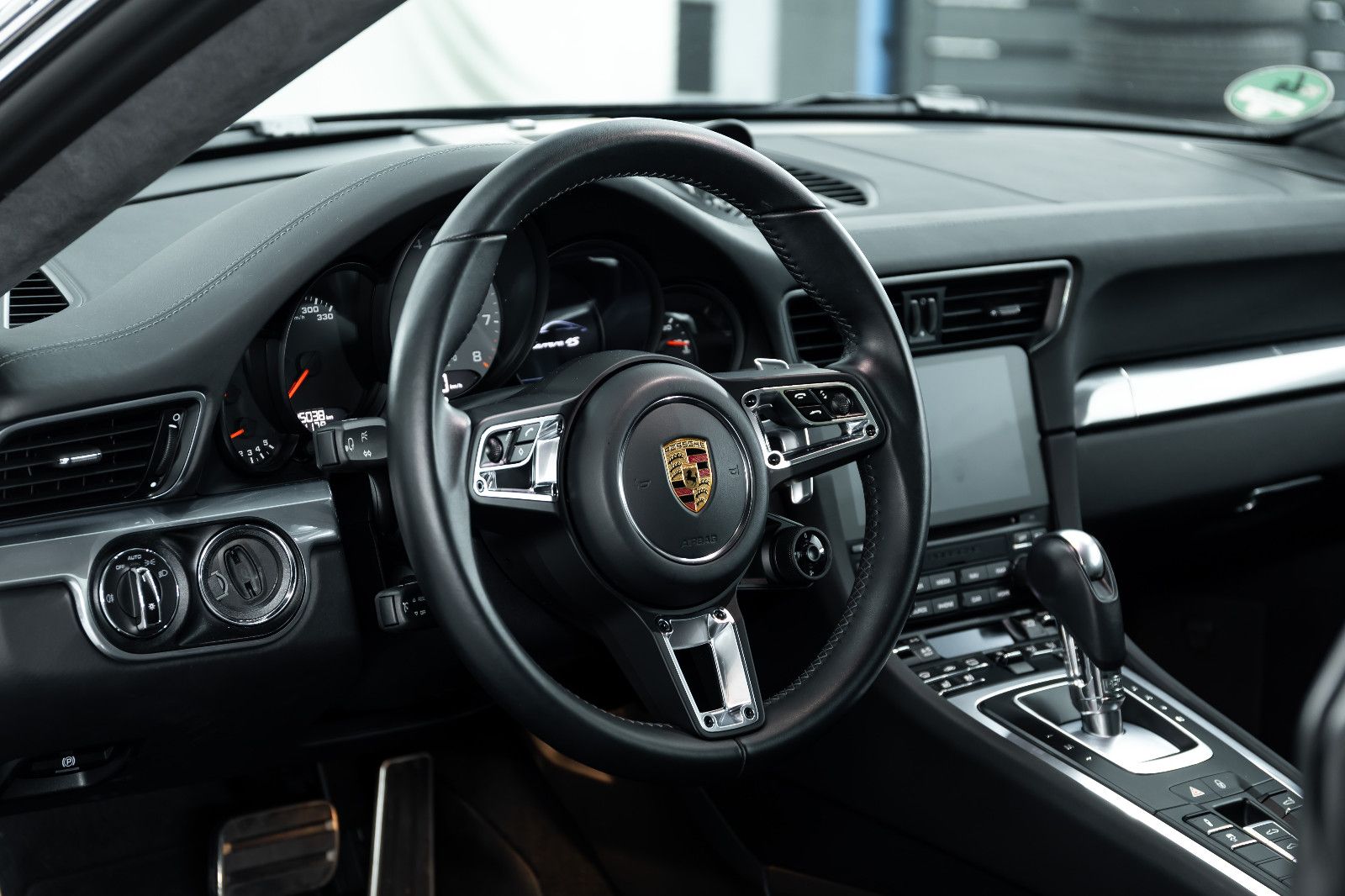 Fahrzeugabbildung Porsche 991 I 911 Carrera 4S I PDLS I 18-Wege I Bose