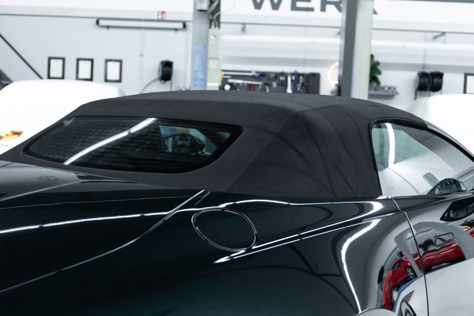 Fahrzeugabbildung Aston Martin V8 Vantage Roadster I B&0 I 360° I 1. Hd I BRD