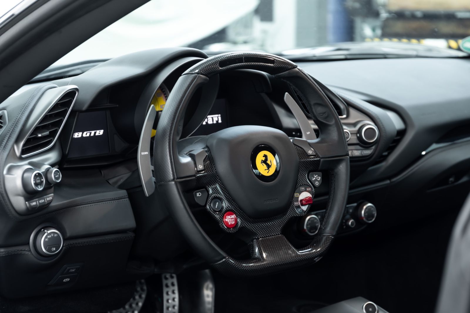 Fahrzeugabbildung Ferrari 488 GTB I Carbon I Racing Seats I 2. Hand I BRD