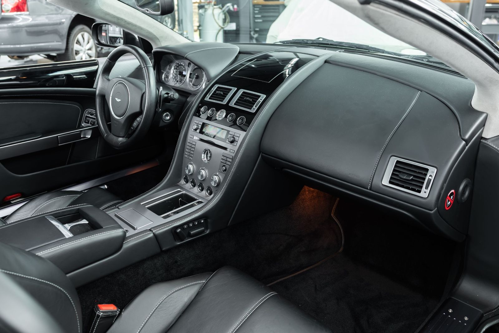 Fahrzeugabbildung Aston Martin DB9 Volante I 1. Hand  I Deutsches KFZ