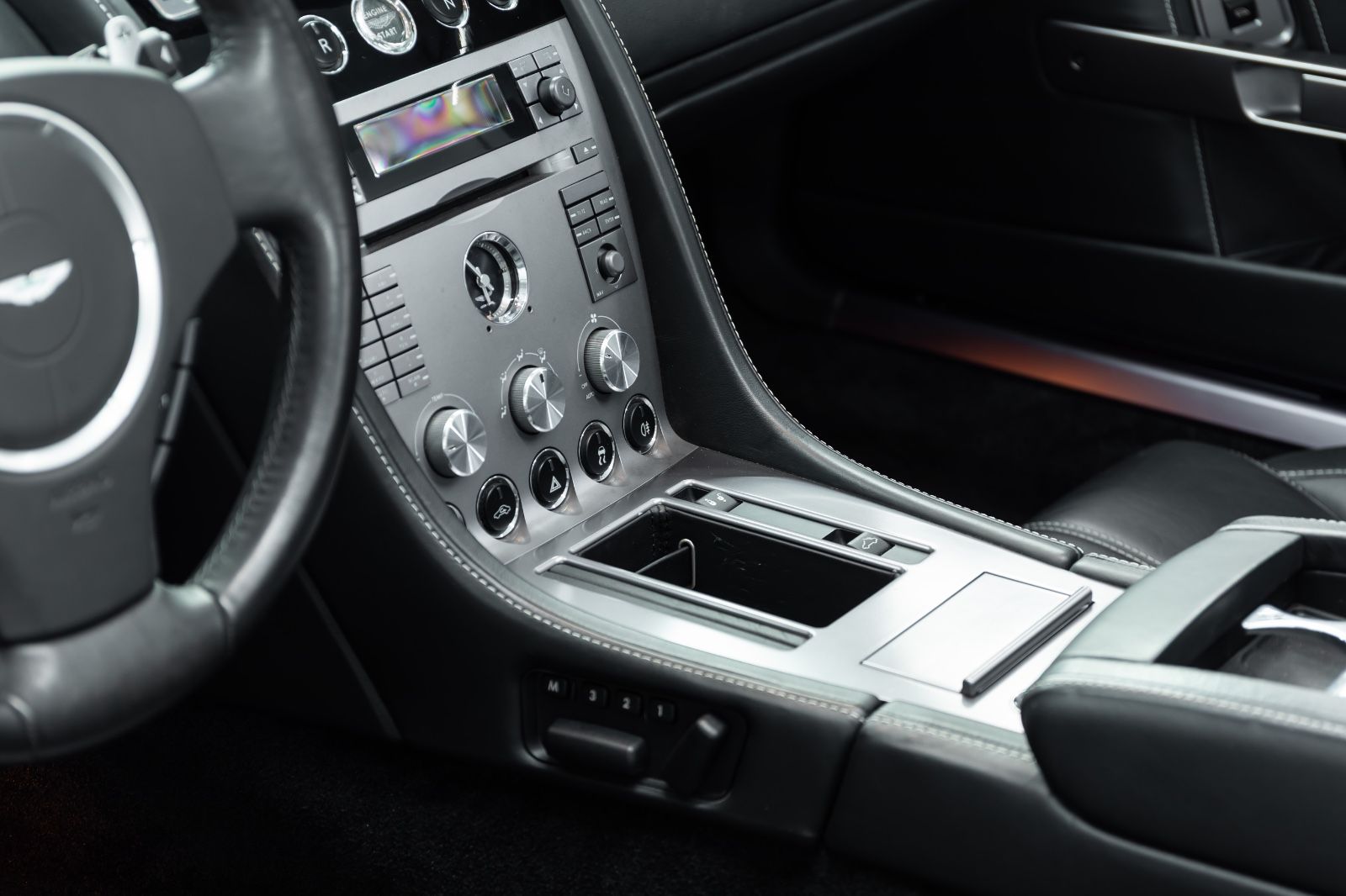 Fahrzeugabbildung Aston Martin DB9 Volante I 1. Hand  I Deutsches KFZ