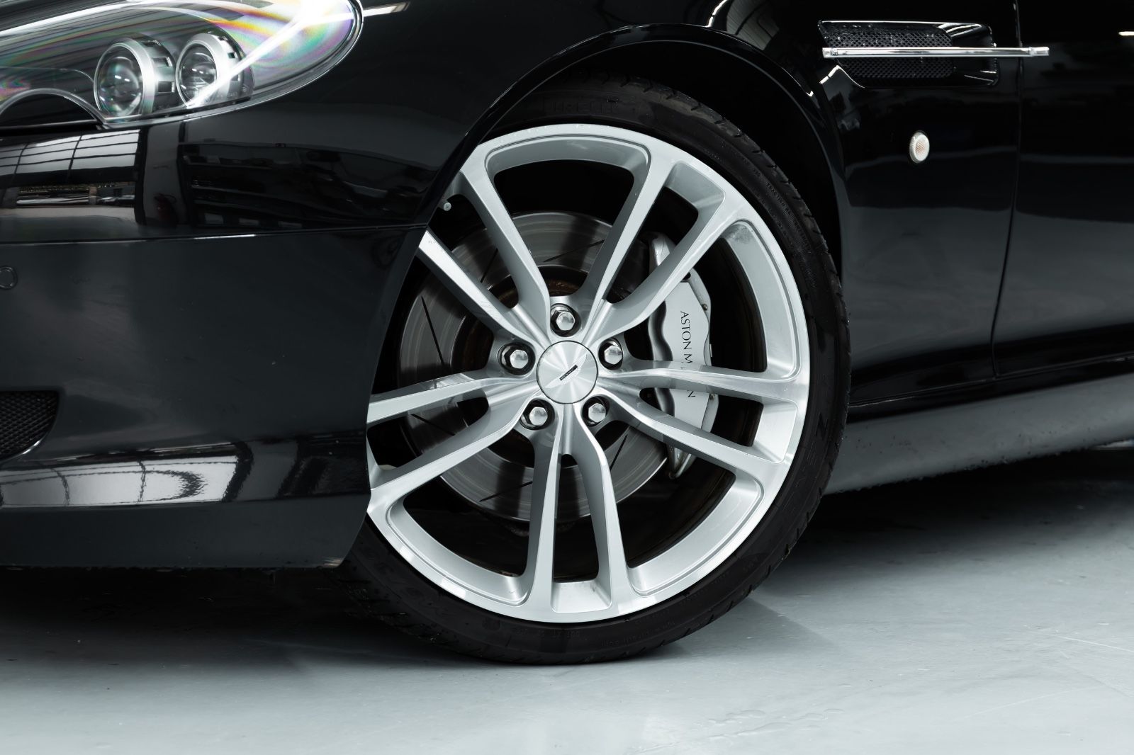 Fahrzeugabbildung Aston Martin DB9 Volante I 1. Hand  I Deutsches KFZ