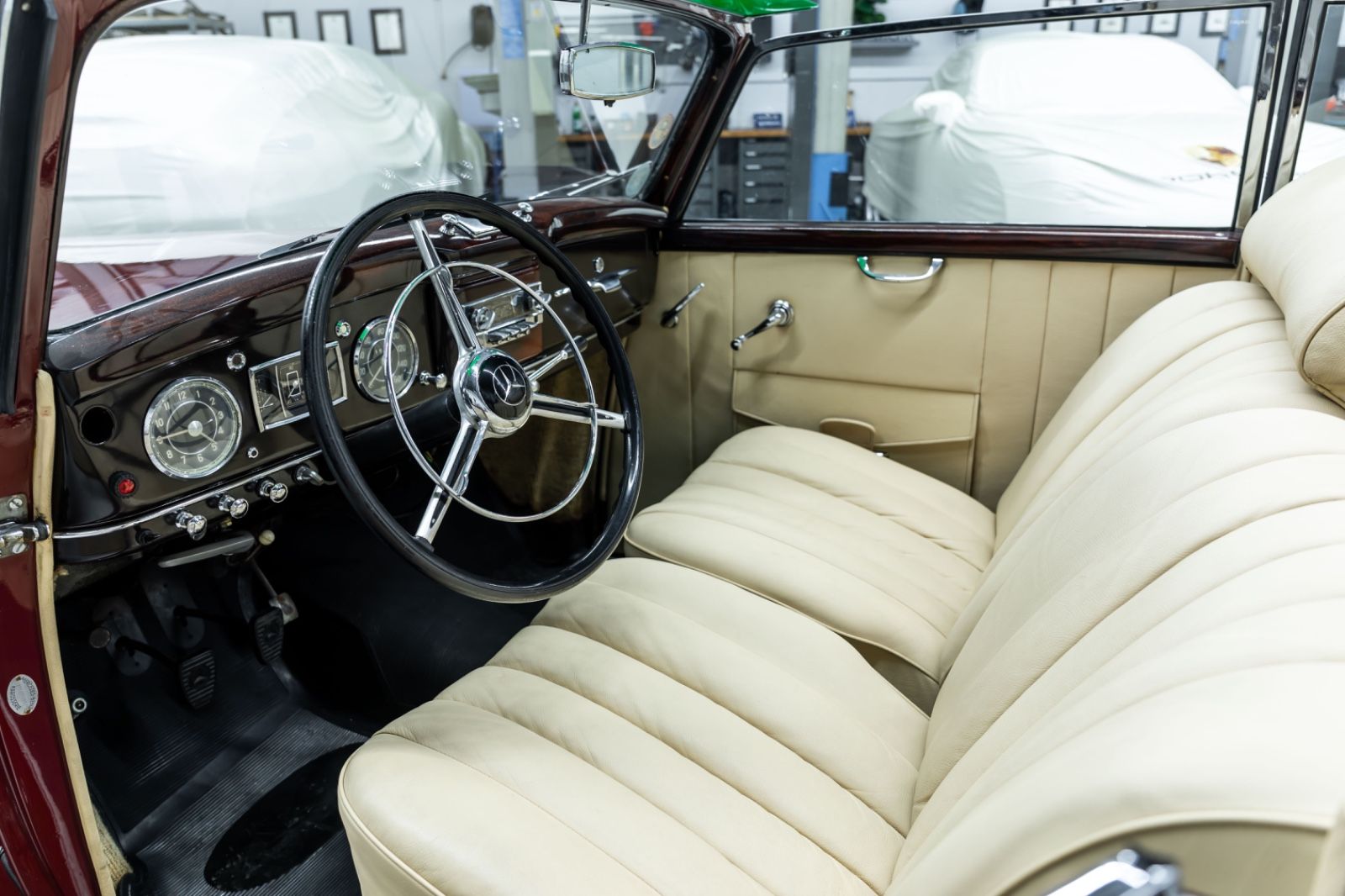 Fahrzeugabbildung Mercedes-Benz 220B Cabriolet W187 I Deutsches KFZ