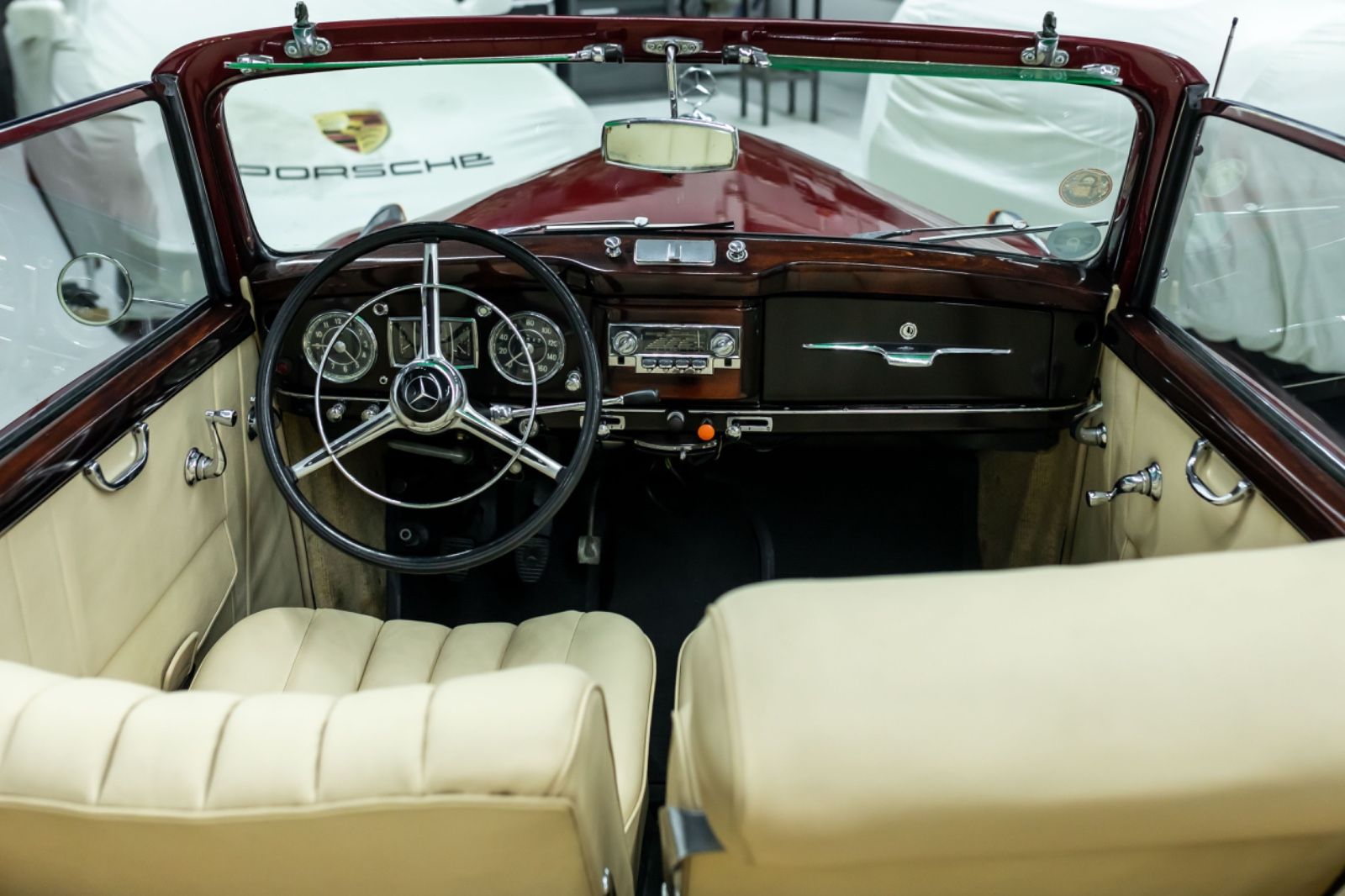 Fahrzeugabbildung Mercedes-Benz 220B Cabriolet W187 I Deutsches KFZ