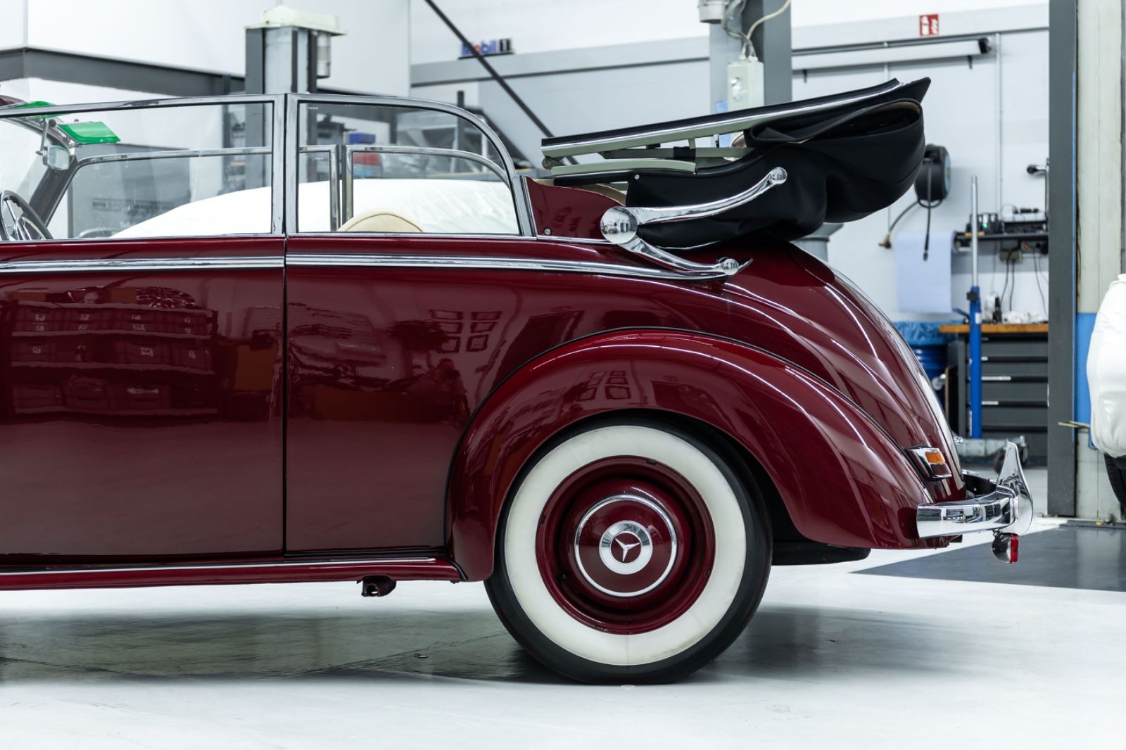 Fahrzeugabbildung Mercedes-Benz 220B Cabriolet W187 I Deutsches KFZ