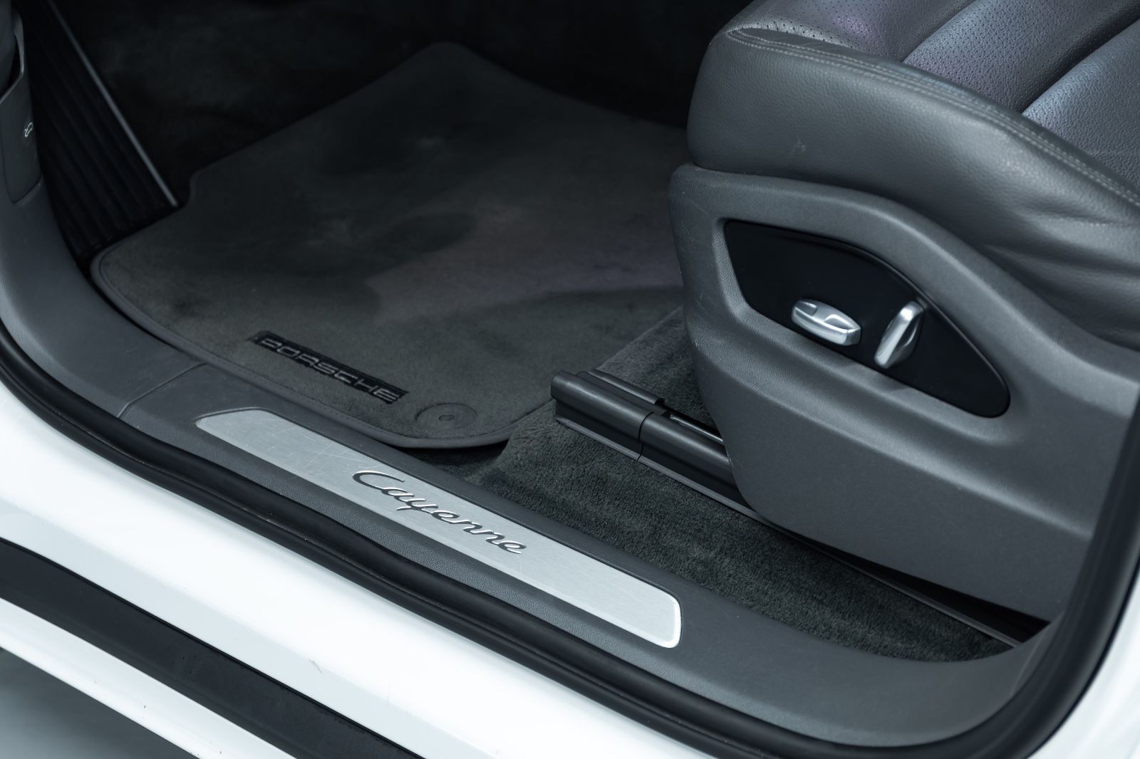 Fahrzeugabbildung Porsche Cayenne I 360° I PDLS + I CarPlay I BRD