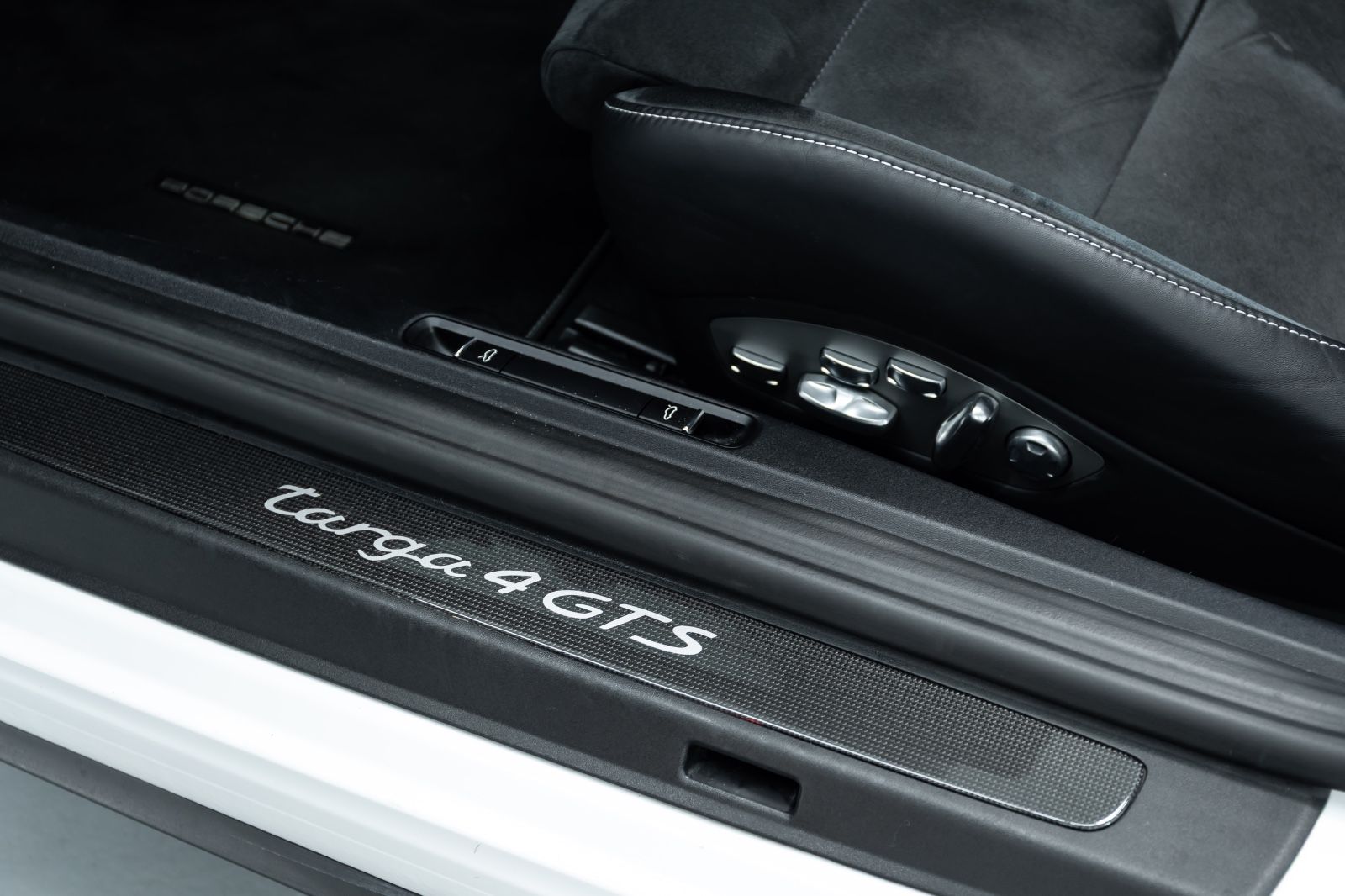 Fahrzeugabbildung Porsche 991 I 911 Carrera Targa 4 GTS I PDLS+ I Carbon