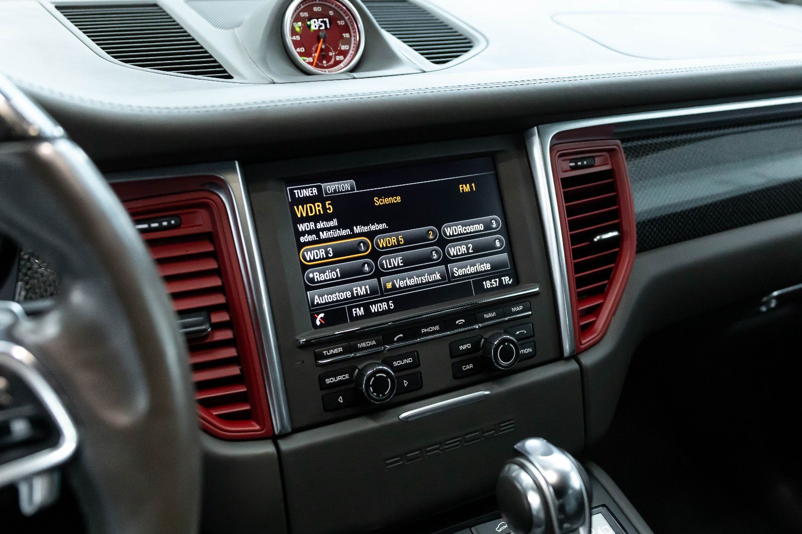 Fahrzeugabbildung Porsche Macan S I PCCB I PDLS I Burmester I *Presse*