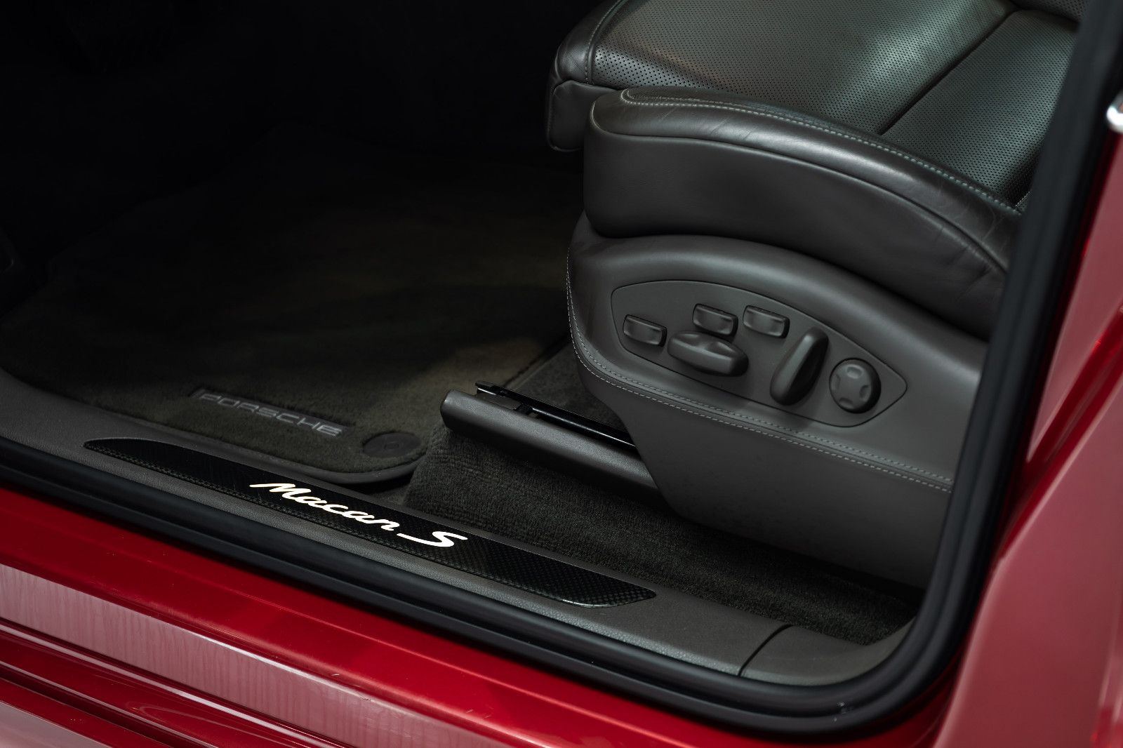 Fahrzeugabbildung Porsche Macan S I PCCB I PDLS I Burmester I *Presse*