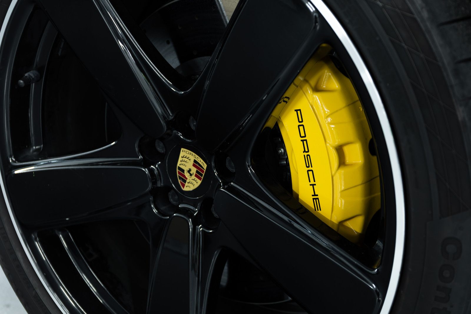 Fahrzeugabbildung Porsche Macan S I PCCB I PDLS I Burmester I *Presse*