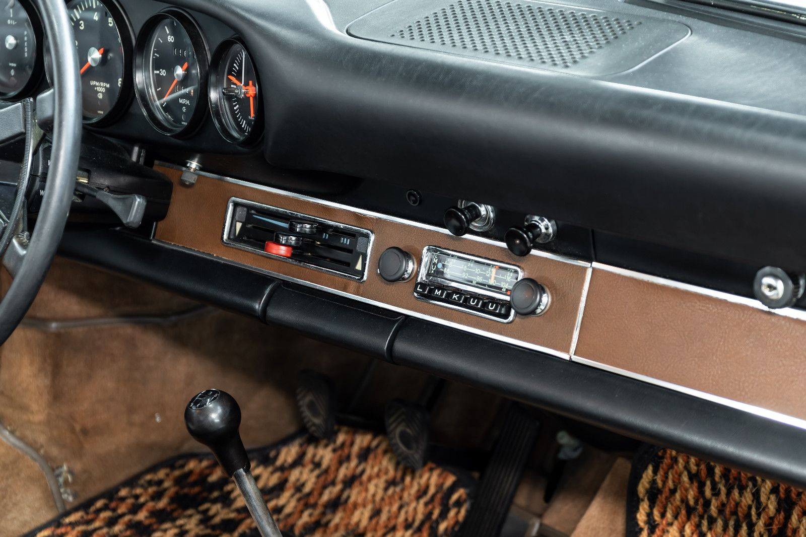 Fahrzeugabbildung Porsche 911 T 2,4 Ölklappe I Matching No. & Color