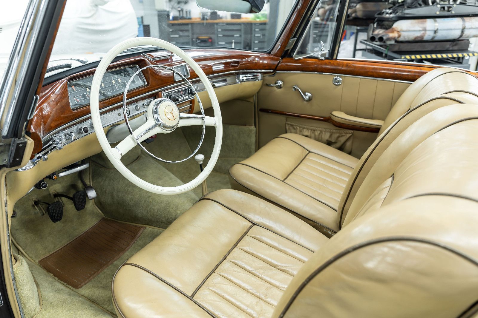Fahrzeugabbildung Mercedes-Benz 220S Cabriolet I Top Zustand I Classic Data 2