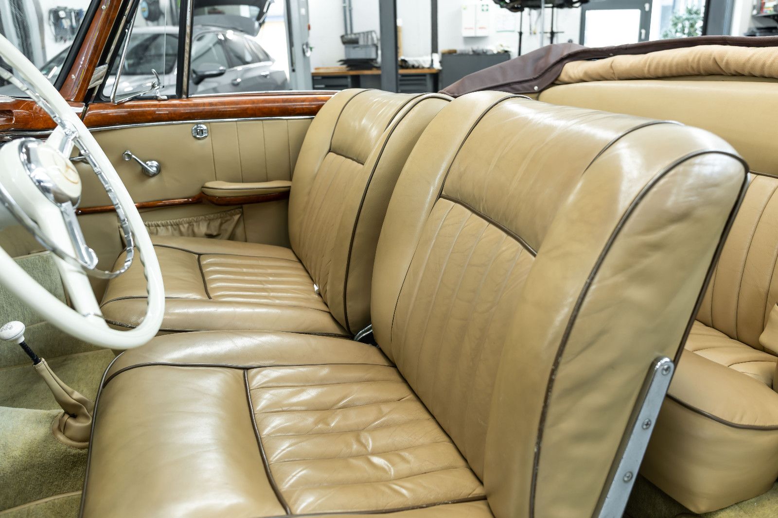 Fahrzeugabbildung Mercedes-Benz 220S Cabriolet I Top Zustand I Classic Data 2