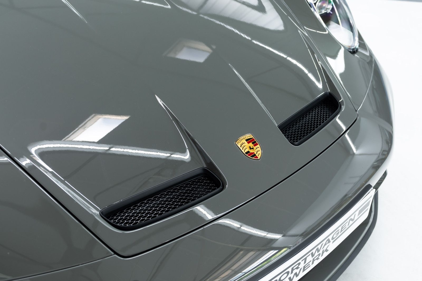 Fahrzeugabbildung Porsche 992 I 911 GT3 Touring I PDLS+ I Lift I Carbon