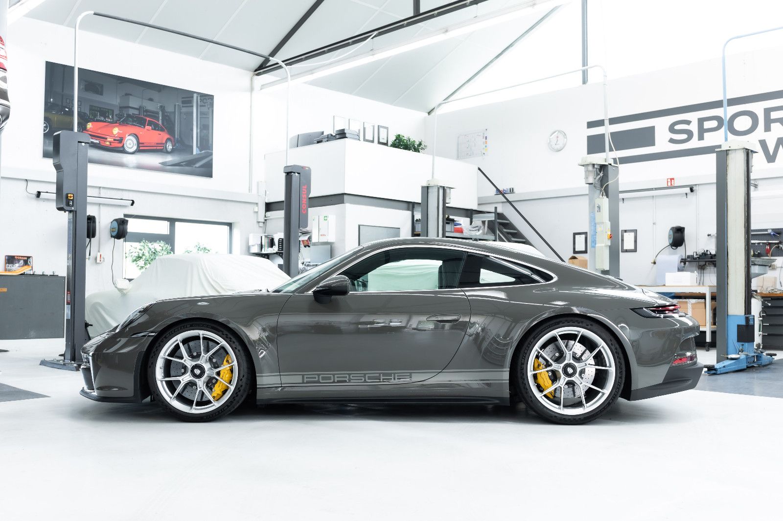 Fahrzeugabbildung Porsche 992 I 911 GT3 Touring I PDLS+ I Lift I Carbon