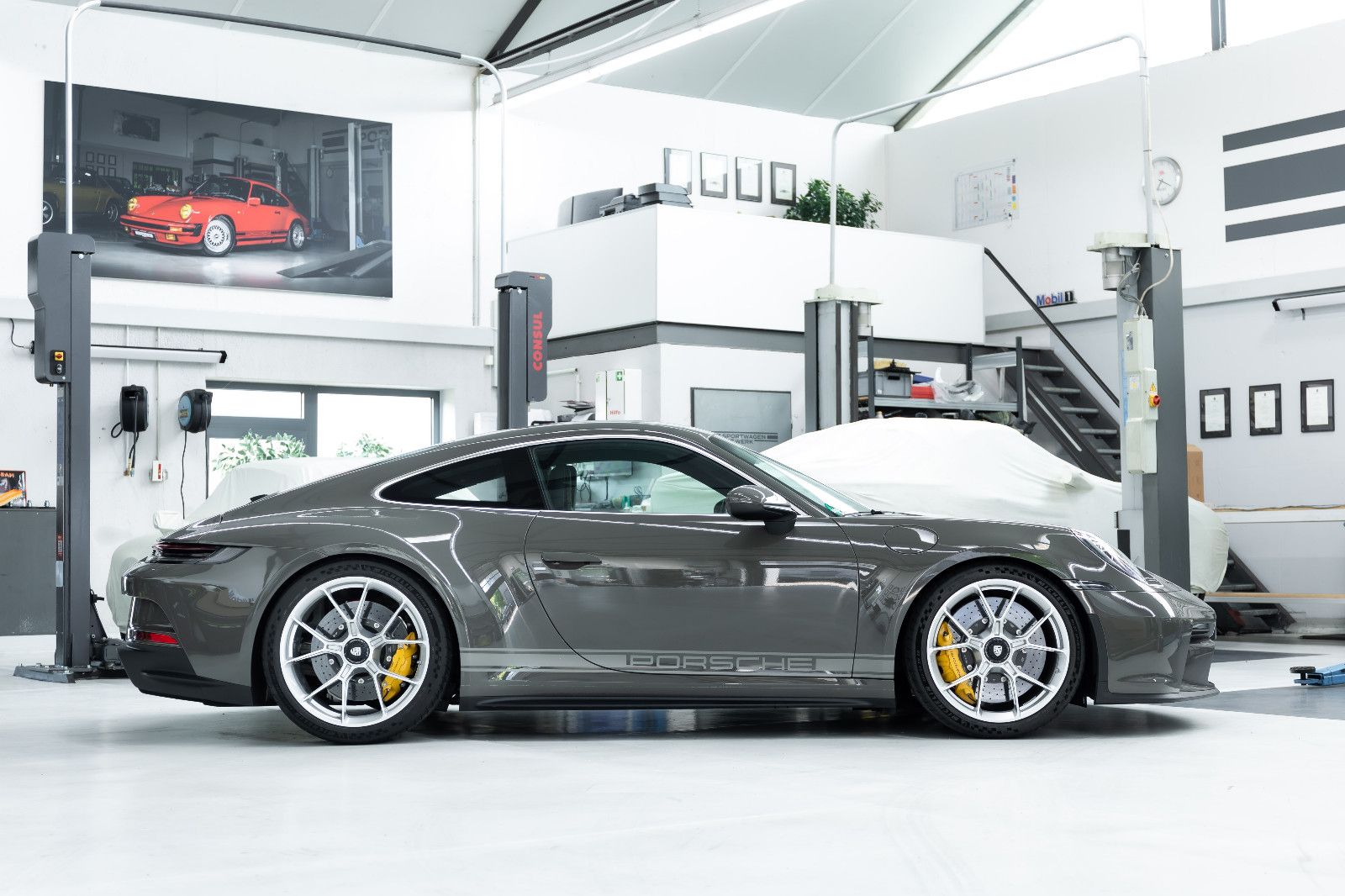 Fahrzeugabbildung Porsche 992 I 911 GT3 Touring I PDLS+ I Lift I Carbon