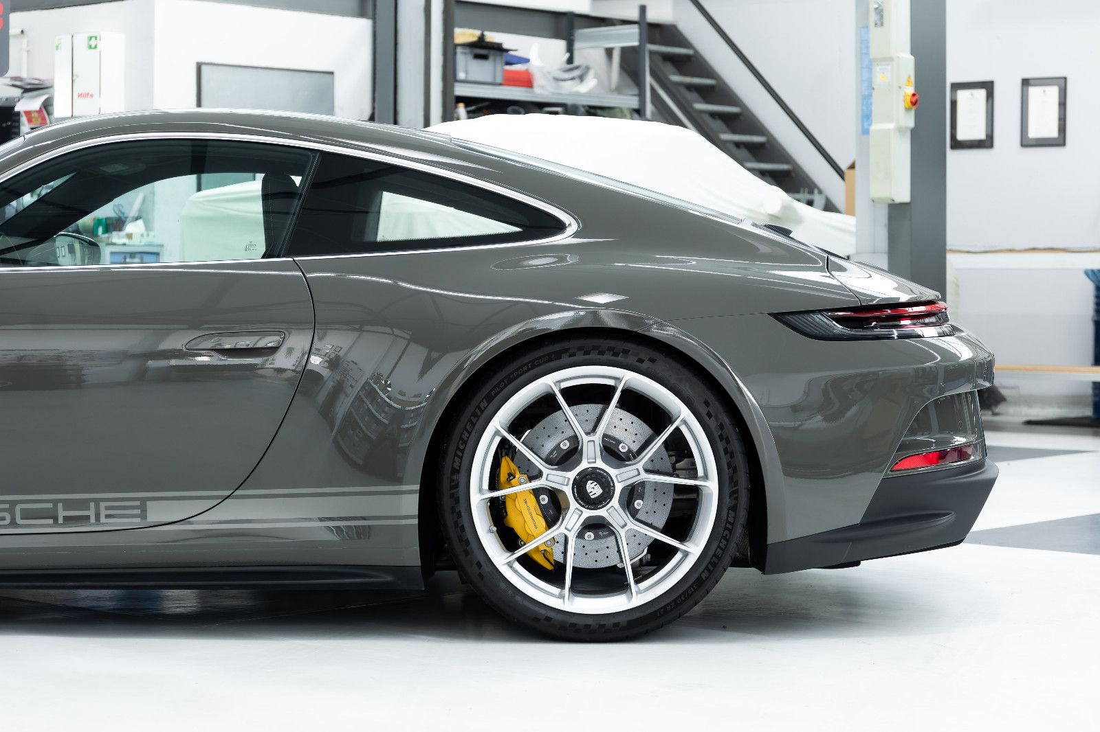 Fahrzeugabbildung Porsche 992 I 911 GT3 Touring I PDLS+ I Lift I Carbon