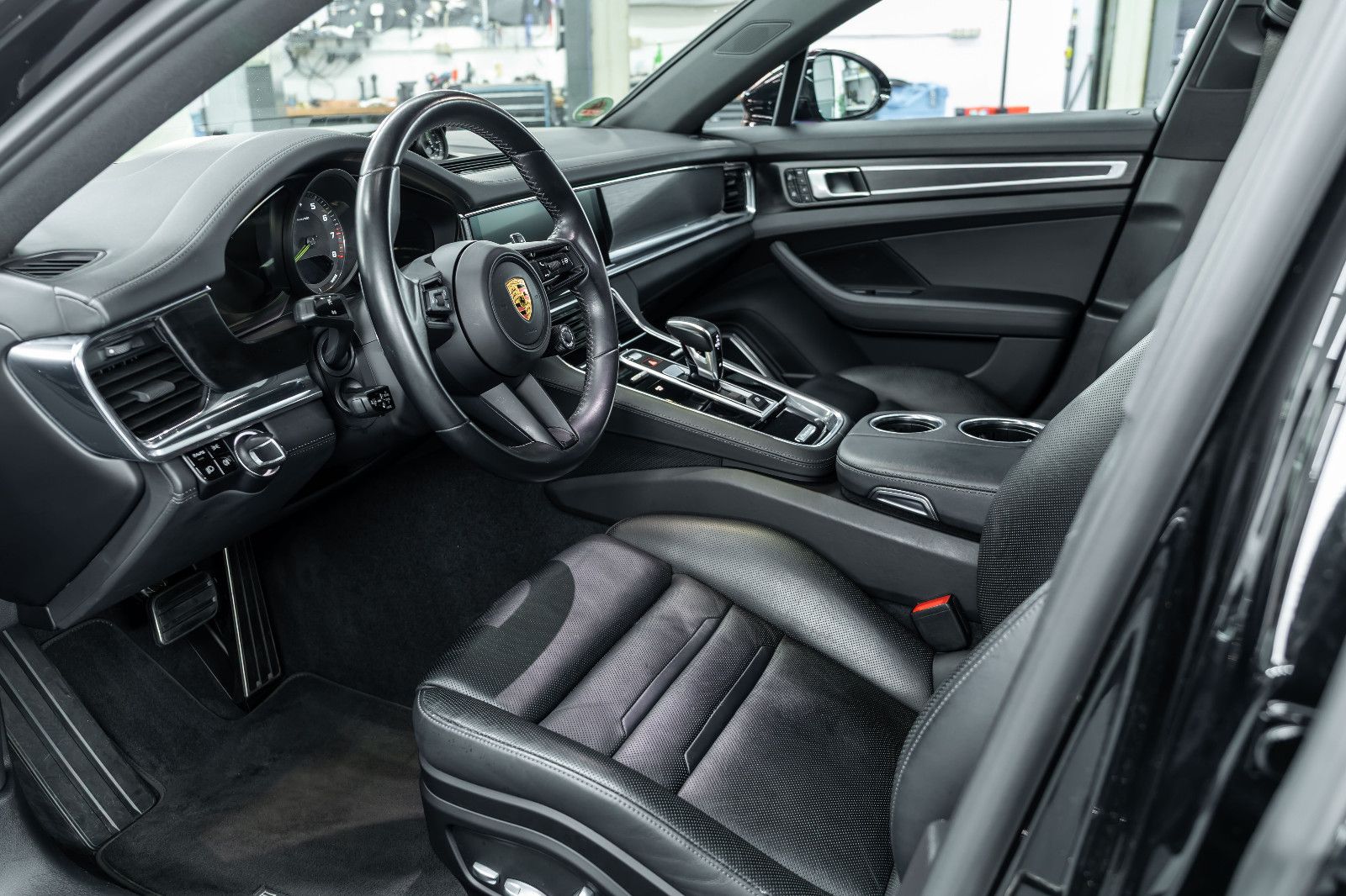 Fahrzeugabbildung Porsche Panamera Sport Turismo 4S E-Hybrid I Burmester