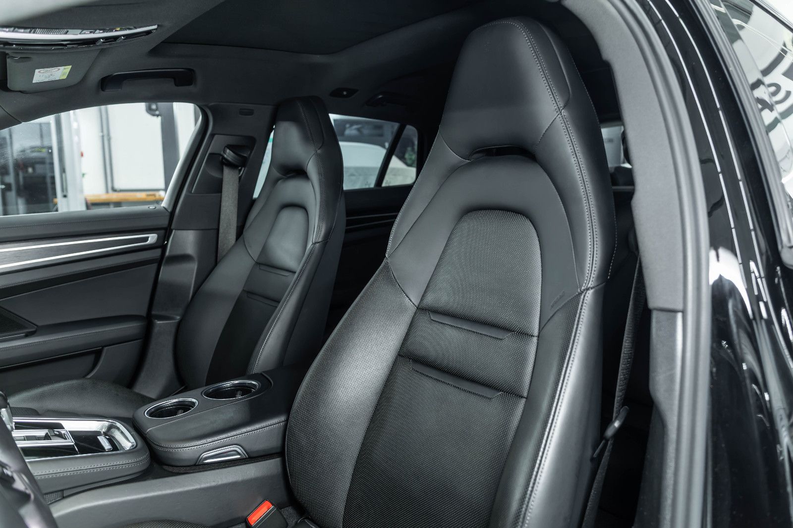 Fahrzeugabbildung Porsche Panamera Sport Turismo 4S E-Hybrid I Burmester