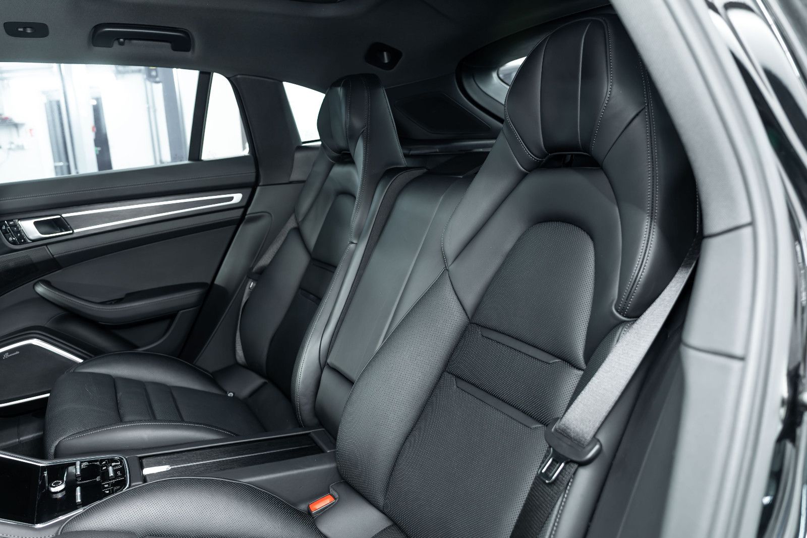 Fahrzeugabbildung Porsche Panamera Sport Turismo 4S E-Hybrid I Burmester