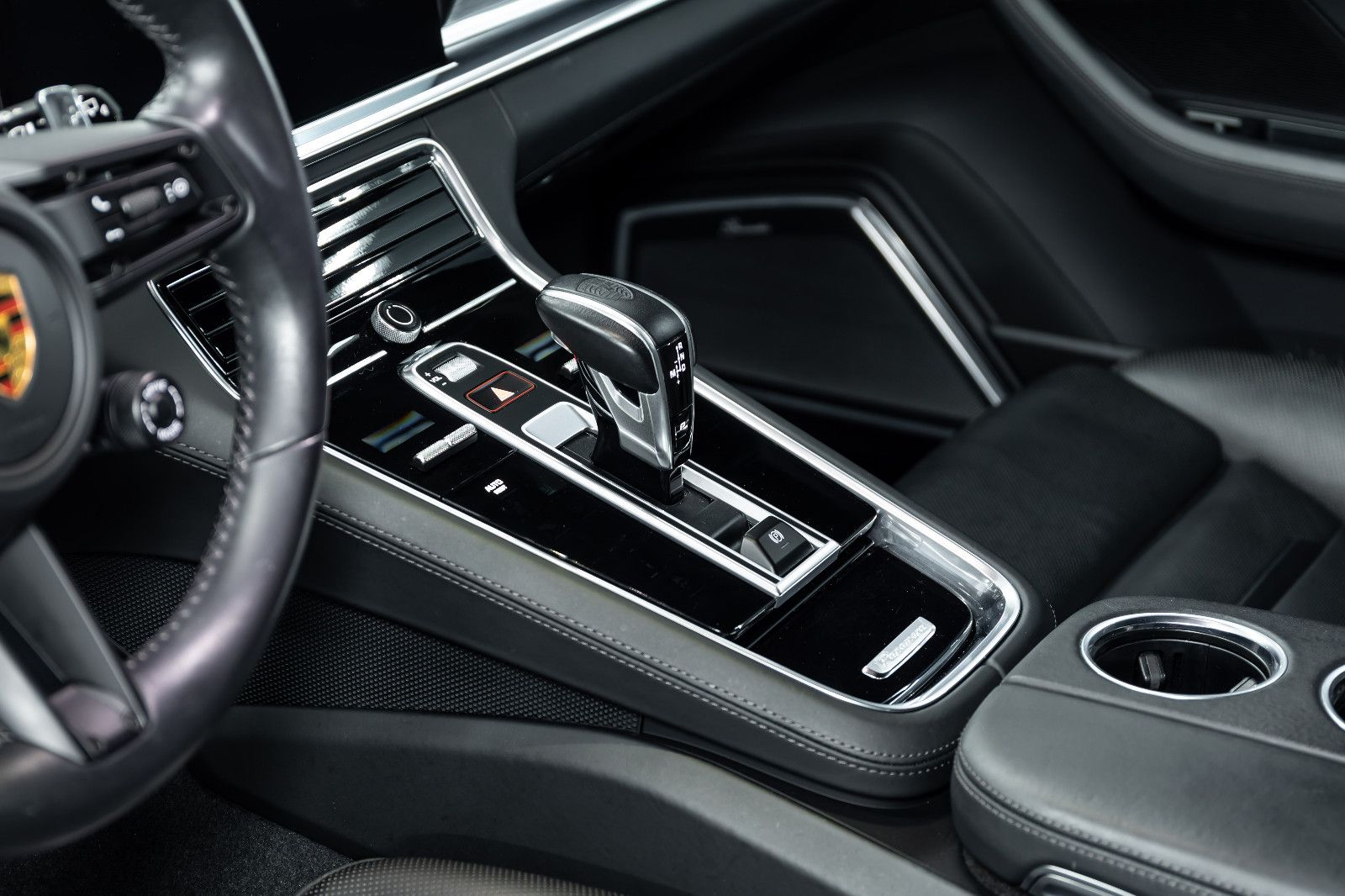 Fahrzeugabbildung Porsche Panamera Sport Turismo 4S E-Hybrid I Burmester