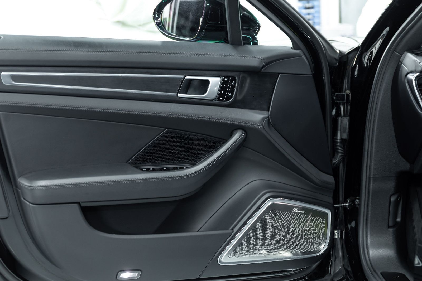 Fahrzeugabbildung Porsche Panamera Sport Turismo 4S E-Hybrid I Burmester