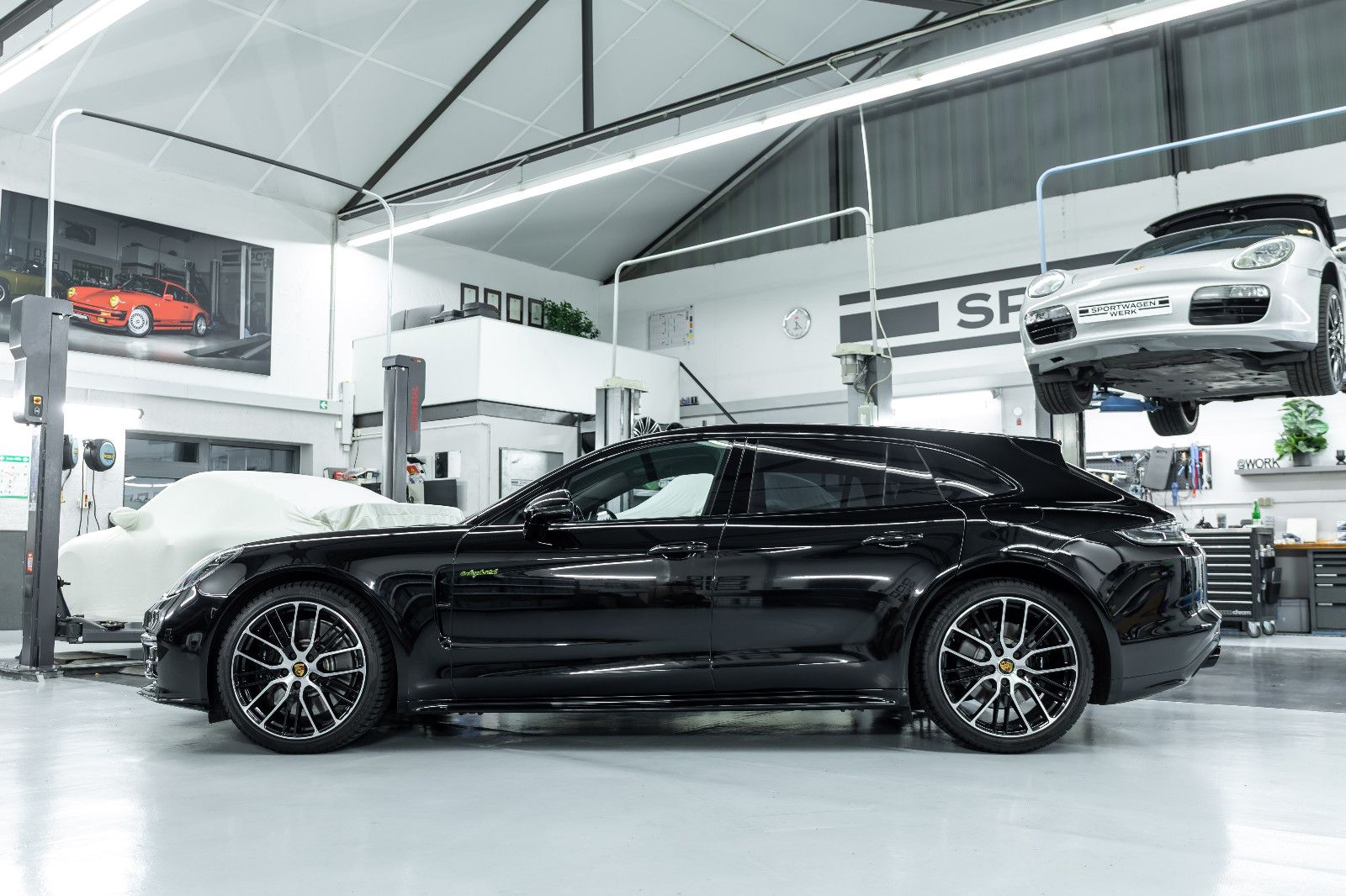 Fahrzeugabbildung Porsche Panamera Sport Turismo 4S E-Hybrid I Burmester