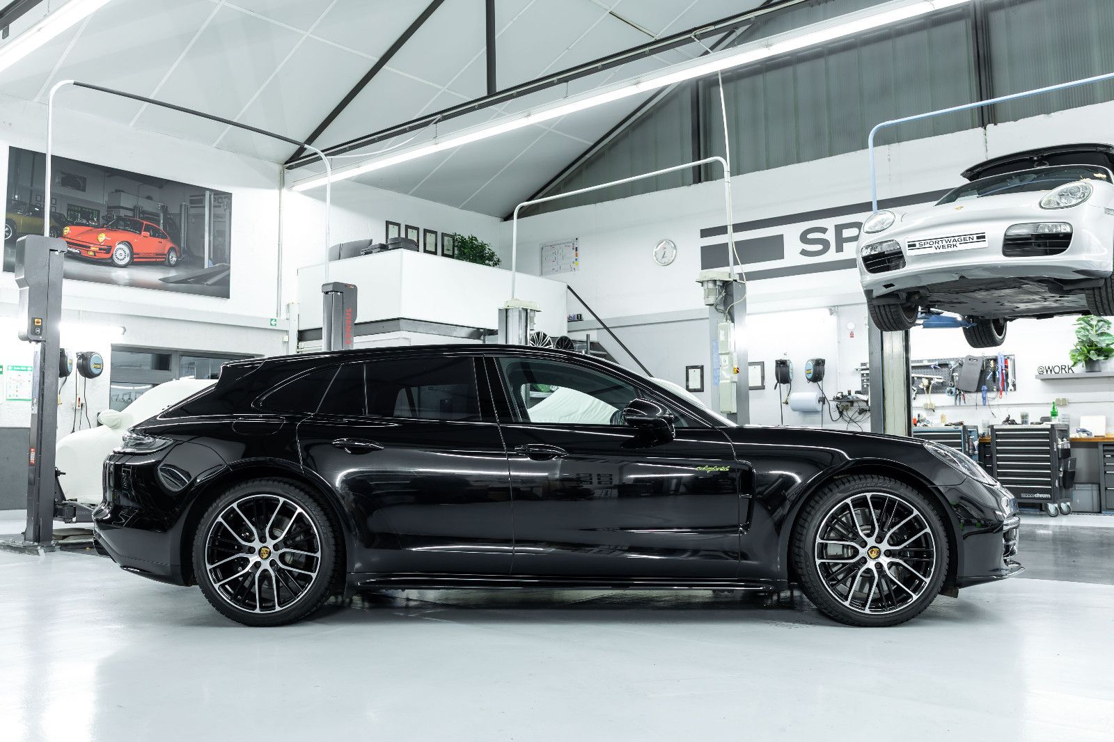 Fahrzeugabbildung Porsche Panamera Sport Turismo 4S E-Hybrid I Burmester
