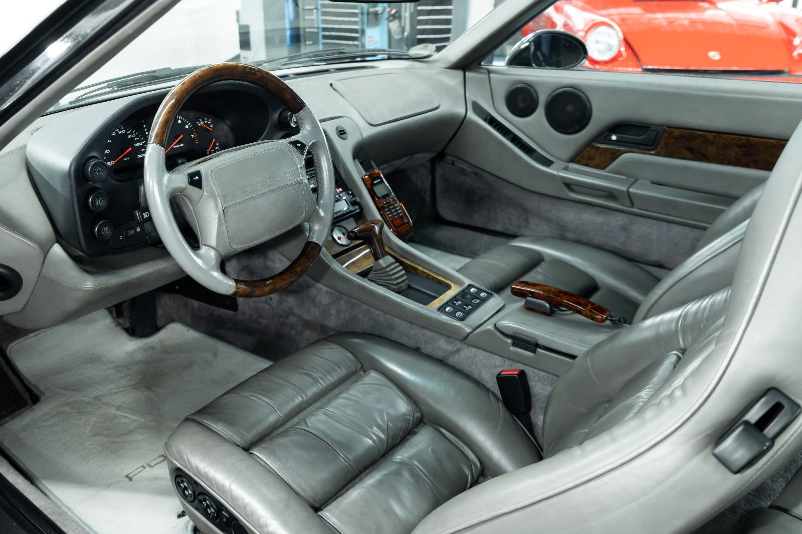 Fahrzeugabbildung Porsche 928 GTS I Holz I Raff-Leder I 3. Hd I BRD