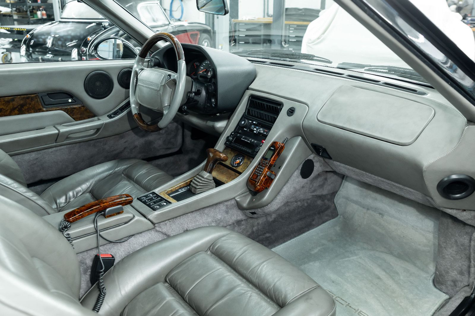 Fahrzeugabbildung Porsche 928 GTS I Holz I Raff-Leder I 3. Hd I BRD