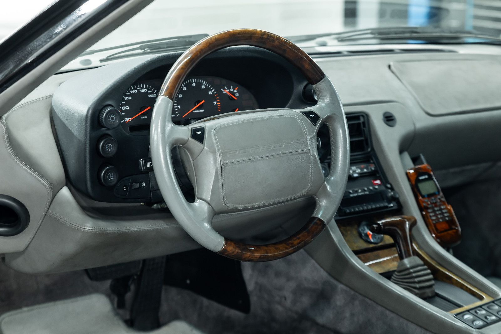 Fahrzeugabbildung Porsche 928 GTS I Holz I Raff-Leder I 3. Hd I BRD