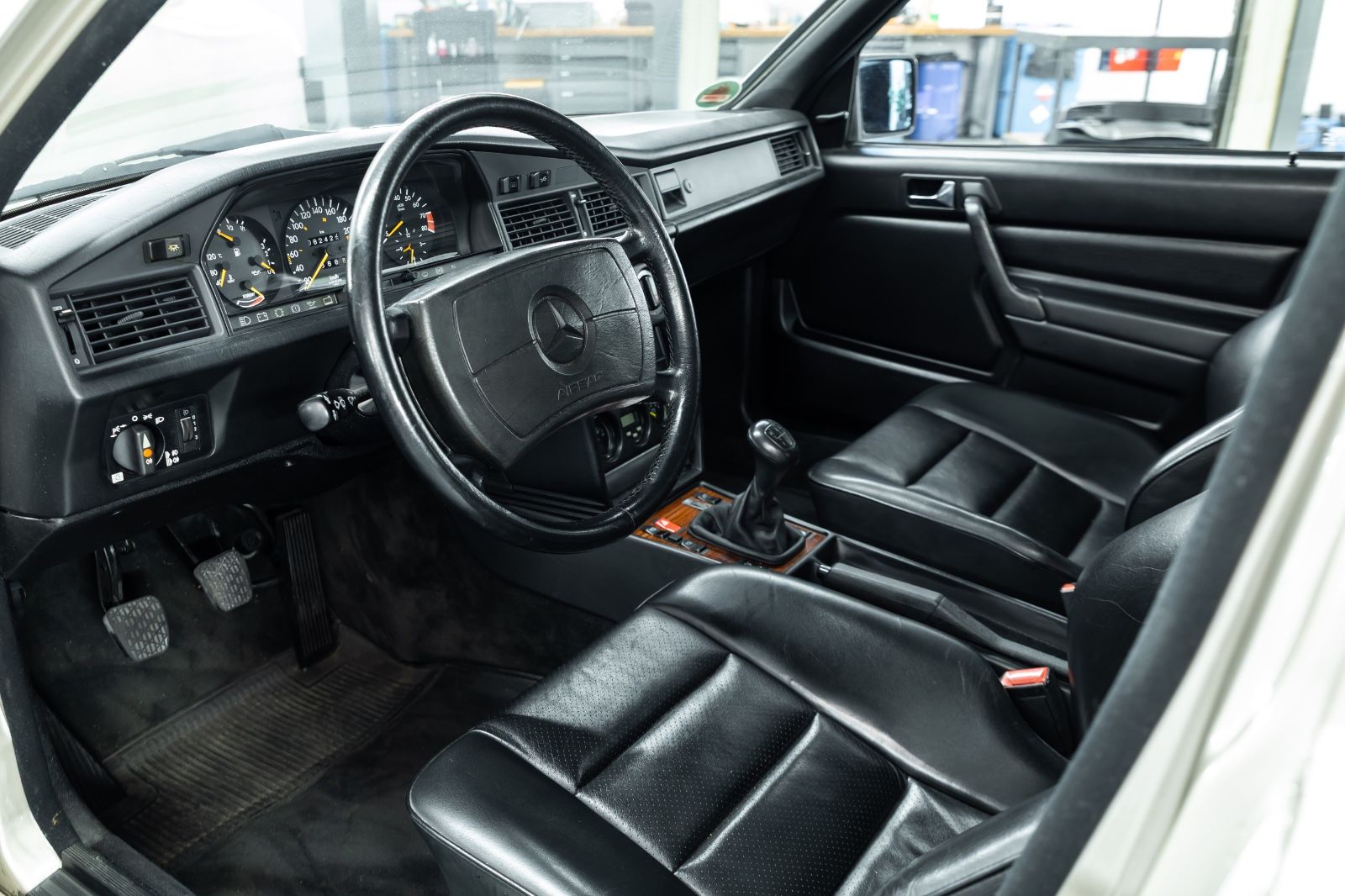 Fahrzeugabbildung Mercedes-Benz 190E 2.3-16V W201 I Top Zustand I 2. Hand I BRD