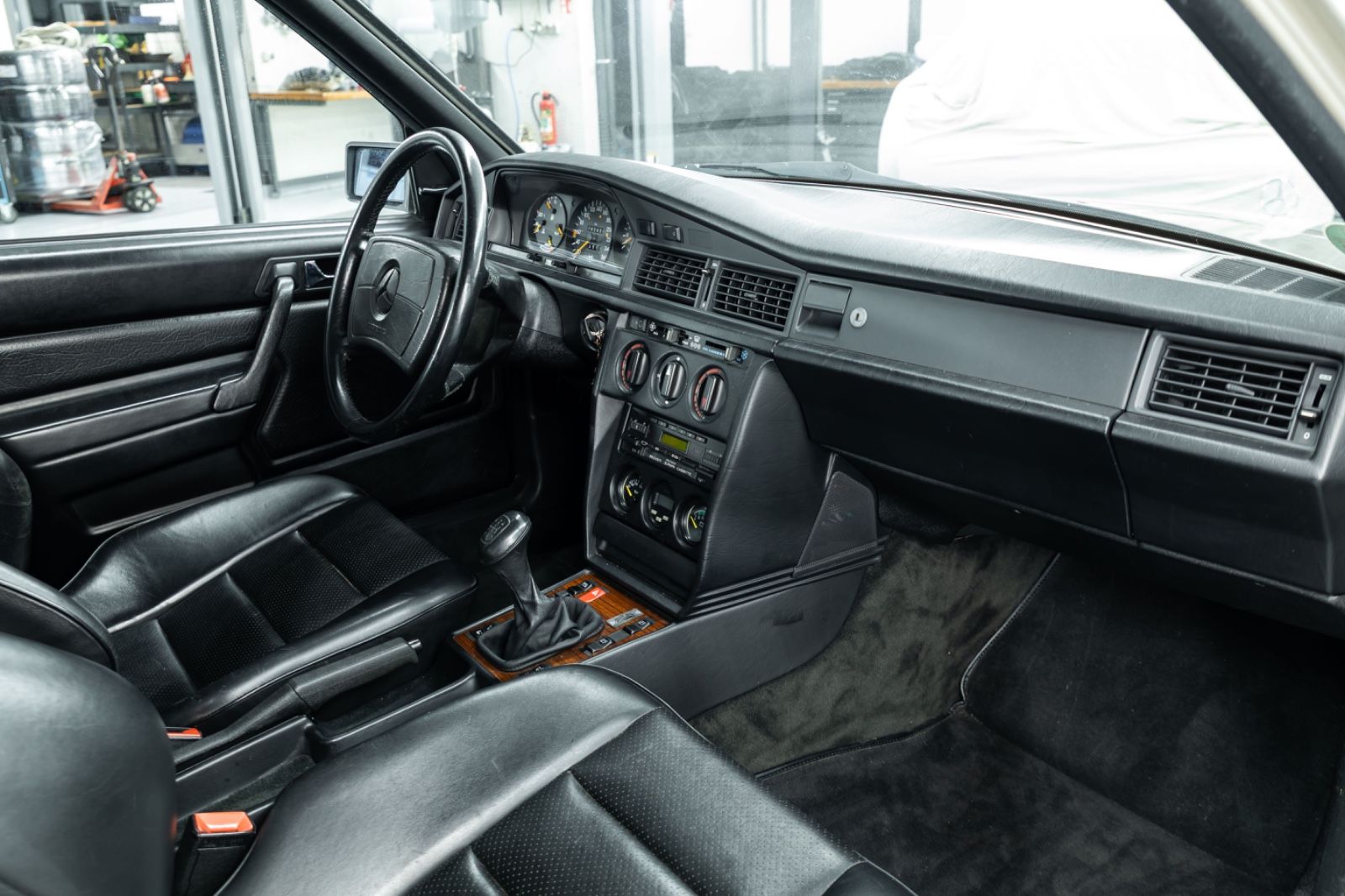 Fahrzeugabbildung Mercedes-Benz 190E 2.3-16V W201 I Top Zustand I 2. Hand I BRD