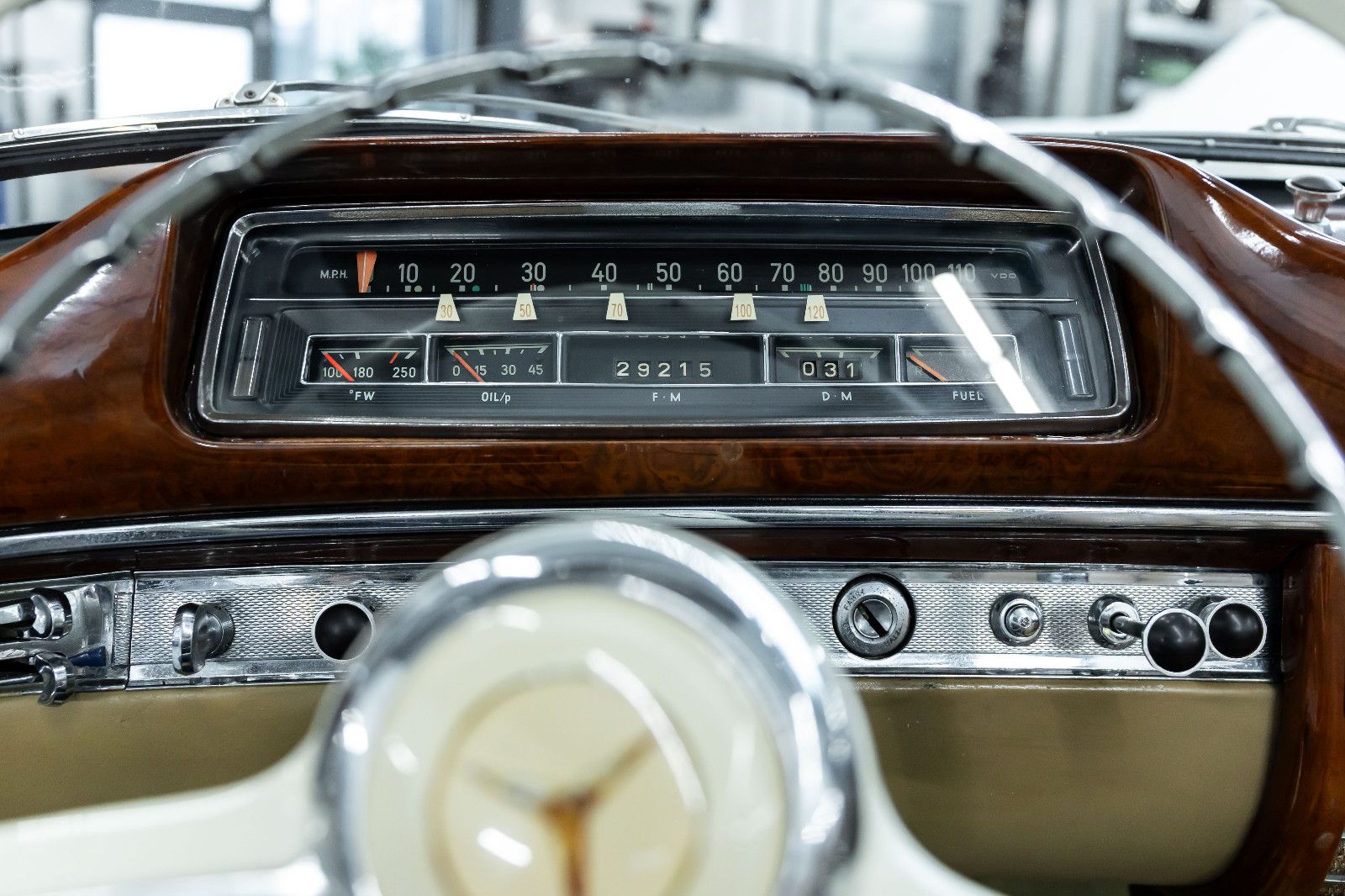 Fahrzeugabbildung Mercedes-Benz 220S Cabriolet I Top Zustand I Classic Data 2