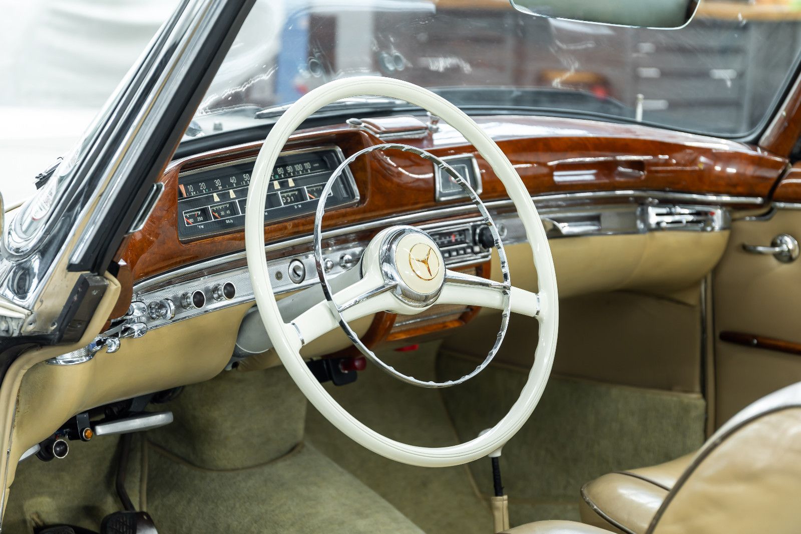 Fahrzeugabbildung Mercedes-Benz 220S Cabriolet I Top Zustand I Classic Data 2