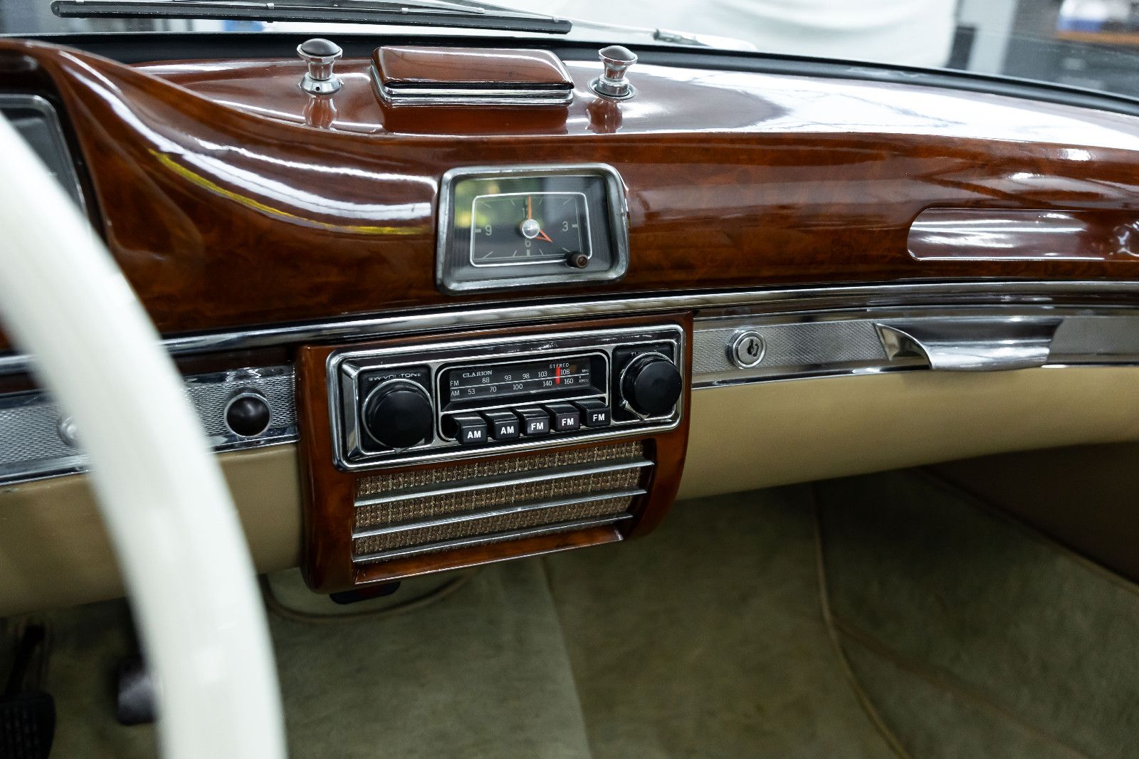 Fahrzeugabbildung Mercedes-Benz 220S Cabriolet I Top Zustand I Classic Data 2