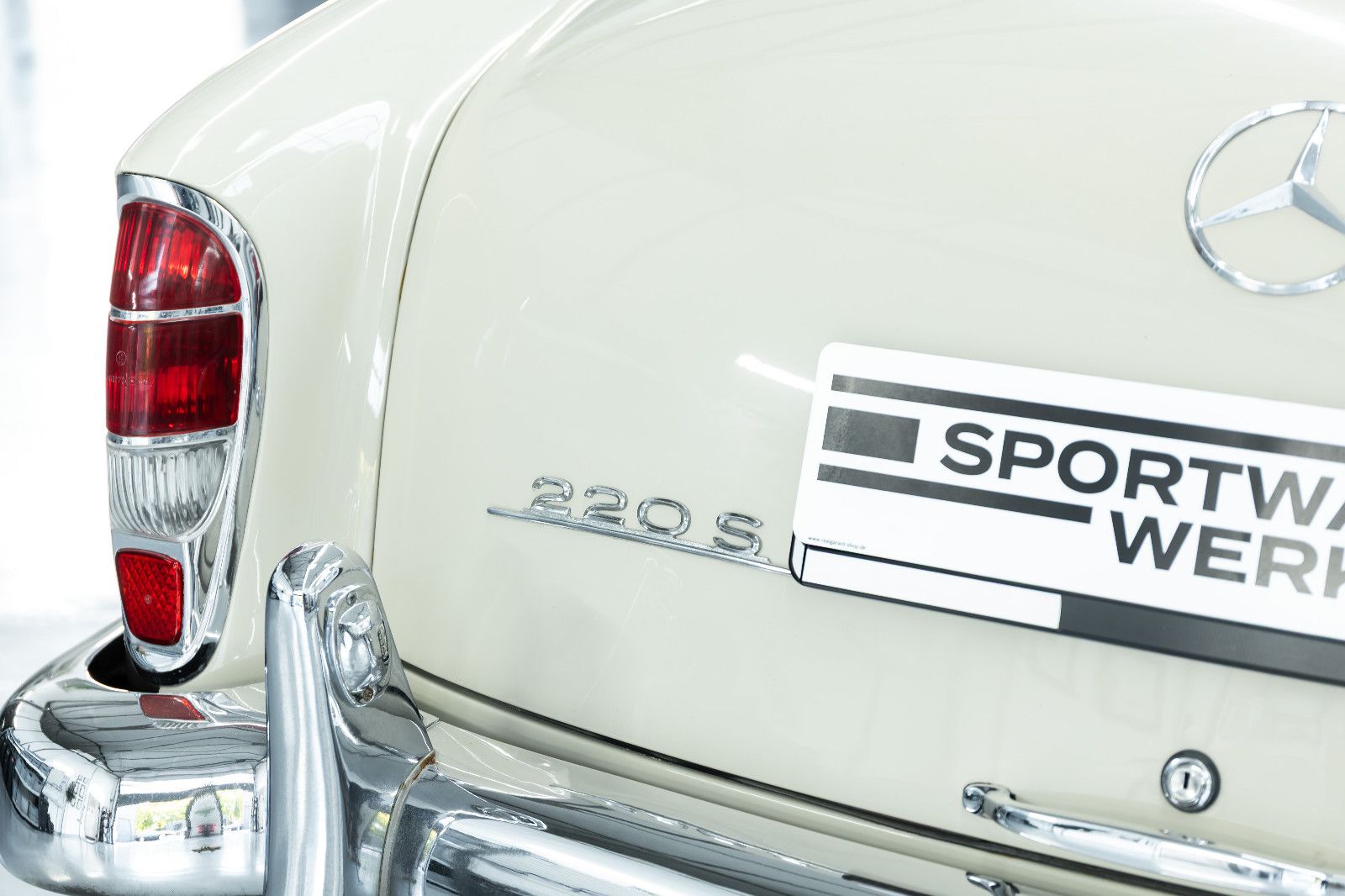 Fahrzeugabbildung Mercedes-Benz 220S Cabriolet I Top Zustand I Classic Data 2