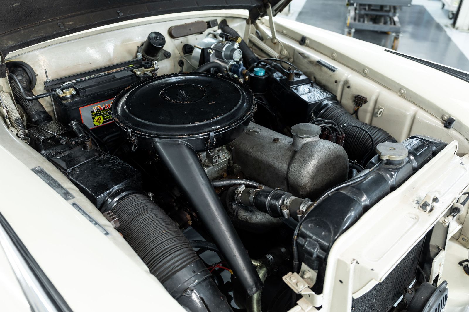 Fahrzeugabbildung Mercedes-Benz 220S Cabriolet I Top Zustand I Classic Data 2