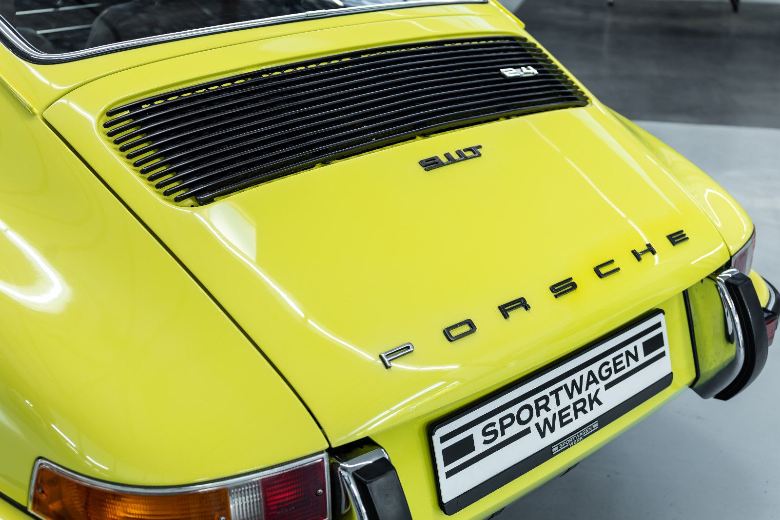 Fahrzeugabbildung Porsche 911 T 2,4 Ölklappe I Matching No. & Color